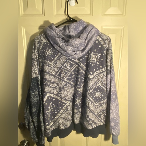 Bandana Hoodie - Picture 4 of 4